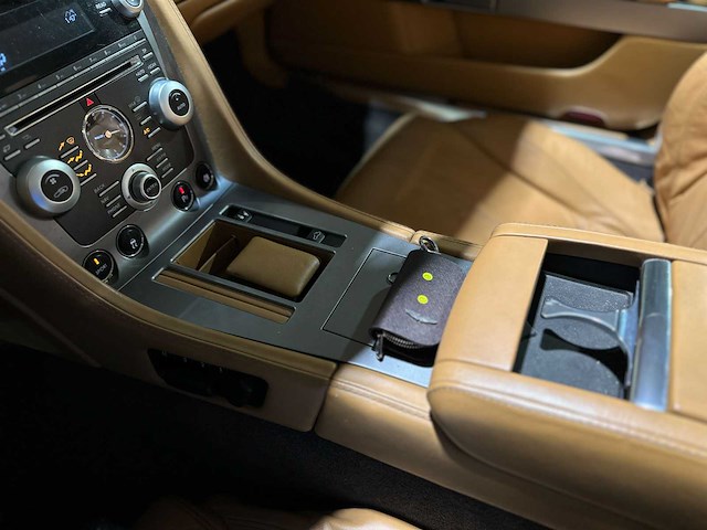 Aston martin db9 volante 6.0 v12 517pk 2010 cabriolet, p-330-gj youngtimer - afbeelding 31 van  52