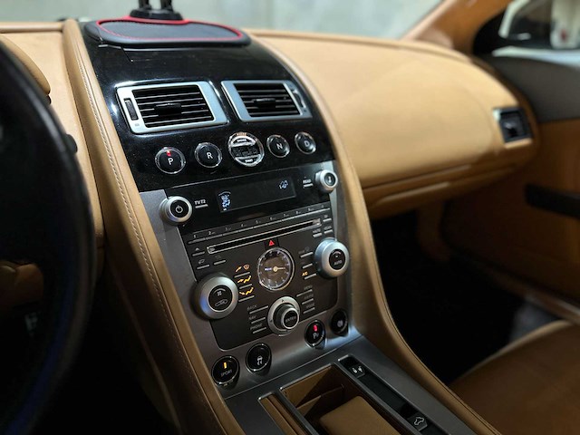 Aston martin db9 volante 6.0 v12 517pk 2010 cabriolet, p-330-gj youngtimer - afbeelding 32 van  52