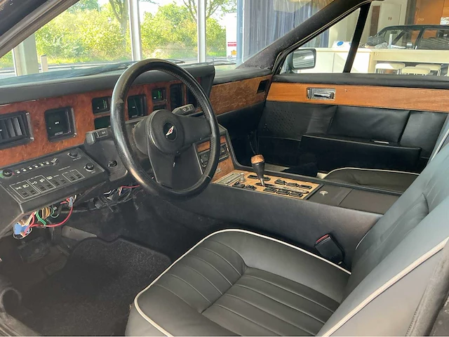 Aston martin lagonda 5.3 v8 automatic | 1985 | british luxury & futuristic design - afbeelding 6 van  26