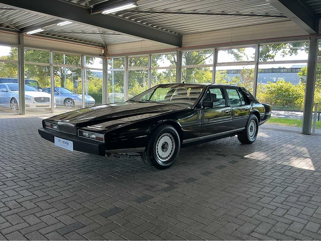 Aston martin lagonda 5.3 v8 automatic | 1985 | british luxury & futuristic design - afbeelding 1 van  26
