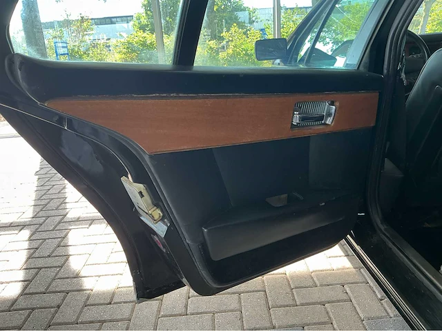 Aston martin lagonda 5.3 v8 automatic | 1985 | british luxury & futuristic design - afbeelding 18 van  26