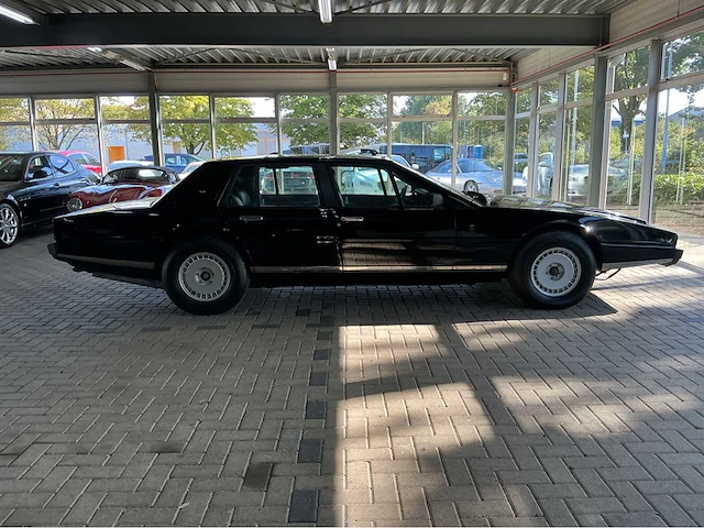 Aston martin lagonda 5.3 v8 automatic | 1985 | british luxury & futuristic design - afbeelding 23 van  26