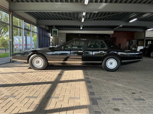 Aston martin lagonda 5.3 v8 automatic | 1985 | british luxury & futuristic design - afbeelding 22 van  26