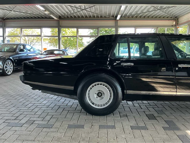 Aston martin lagonda 5.3 v8 automatic | 1985 | british luxury & futuristic design - afbeelding 25 van  26