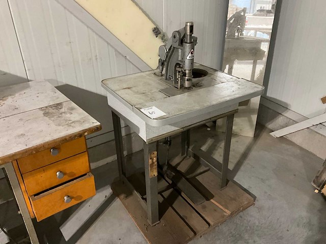 Astor 61 knopen persmachine - afbeelding 1 van  4