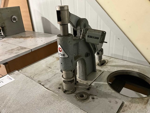 Astor 61 knopen persmachine - afbeelding 3 van  4