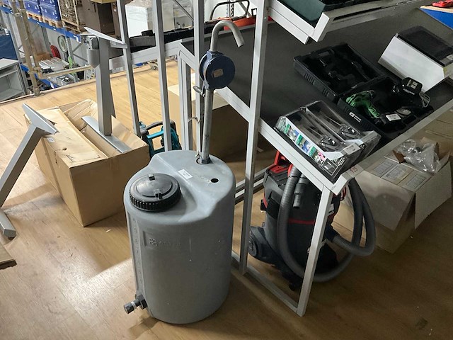 Astro opslagvat met handpomp - afbeelding 1 van  4