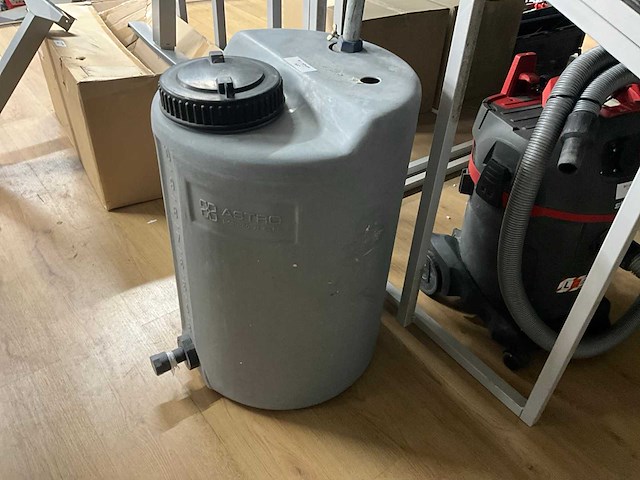 Astro opslagvat met handpomp - afbeelding 2 van  4