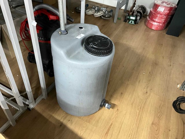 Astro opslagvat met handpomp - afbeelding 4 van  4