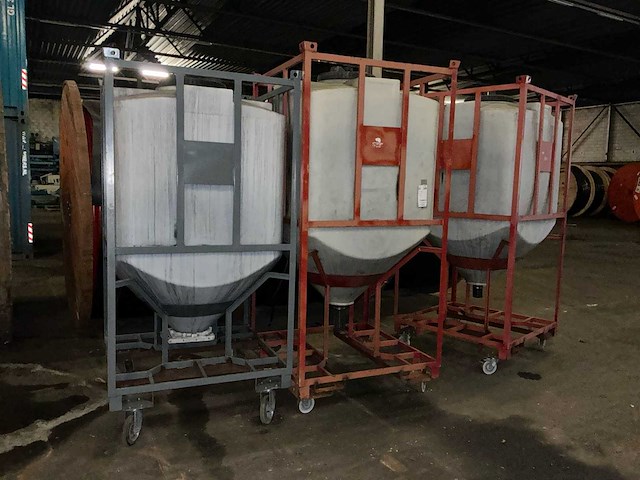 Astro silo gebruikt voor granulaat (4x) - afbeelding 3 van  15