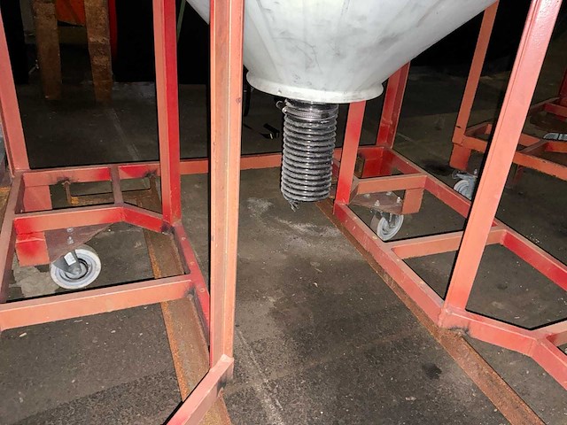 Astro silo gebruikt voor granulaat (4x) - afbeelding 5 van  15