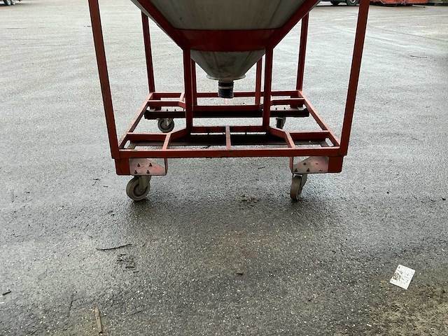 Astro silo gebruikt voor granulaat (4x) - afbeelding 12 van  15