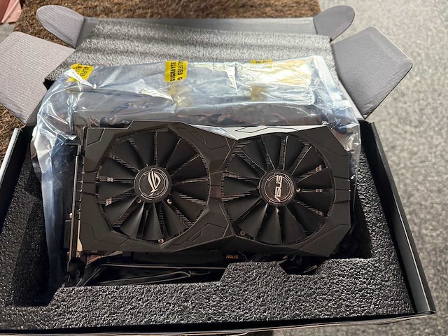 Asus - rog-strix-r570 8gb - videokaart - afbeelding 2 van  4
