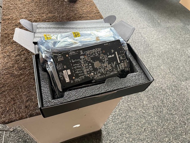 Asus - rog-strix-r570 8gb - videokaart - afbeelding 3 van  4