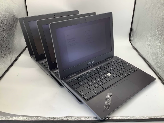 Asus chromebook c204m touch laptop (4x) - afbeelding 1 van  8