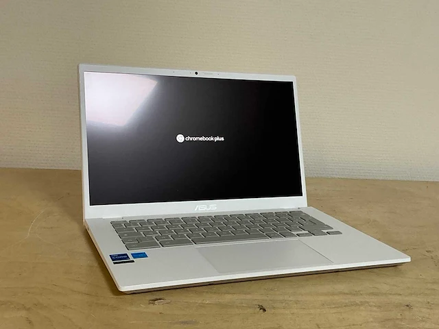 Asus chromebook plus laptop - afbeelding 1 van  4