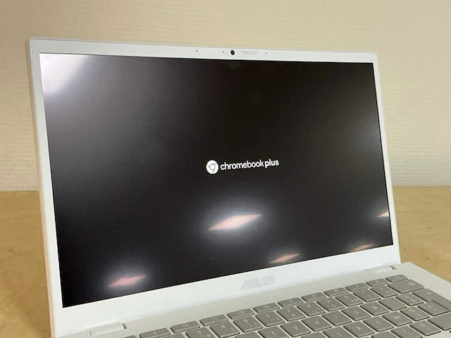 Asus chromebook plus laptop - afbeelding 2 van  4