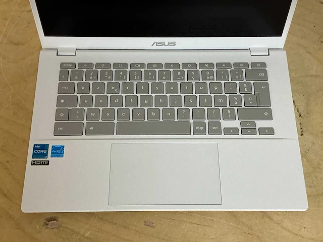 Asus chromebook plus laptop - afbeelding 3 van  4
