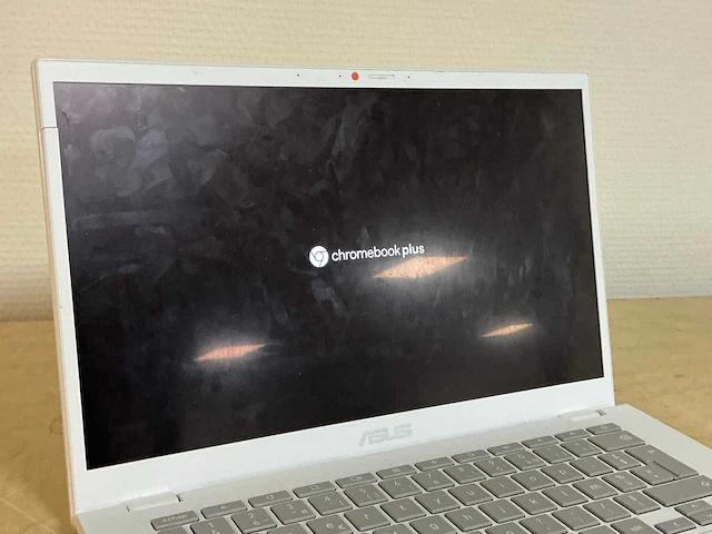 Asus chromebook plus laptop - afbeelding 2 van  4