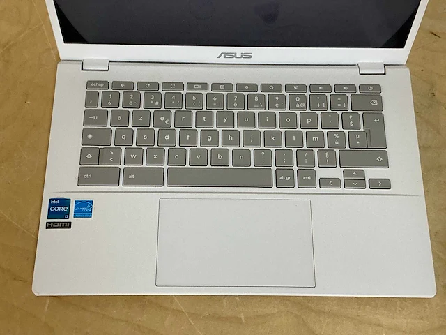 Asus chromebook plus laptop - afbeelding 3 van  4