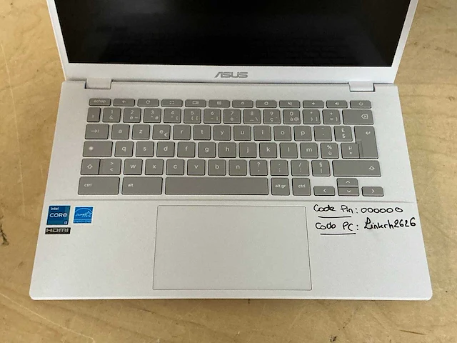 Asus chromebook plus laptop - afbeelding 3 van  4