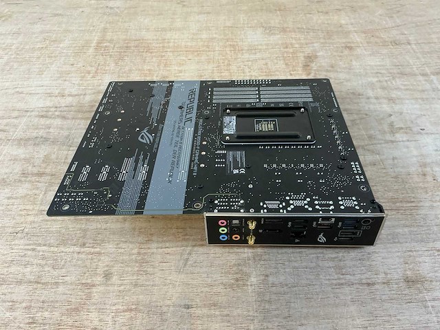 Asus rog strix 8550-f gaming wifi ii motherboard - afbeelding 4 van  5