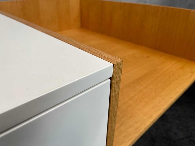 Asymmetrisch receptiemeubel - afbeelding 11 van  21