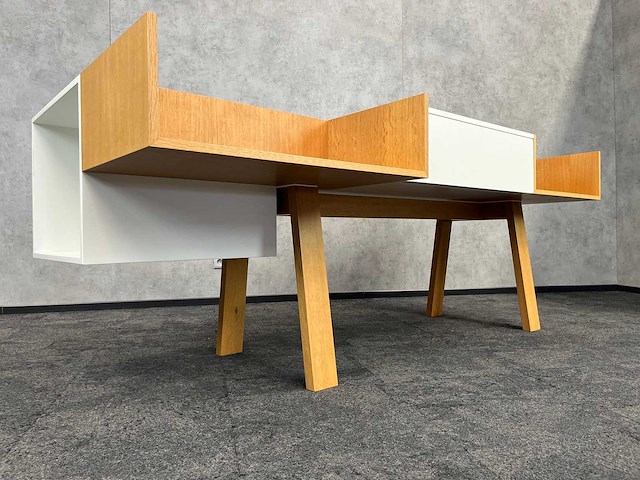 Asymmetrisch receptiemeubel - afbeelding 20 van  21
