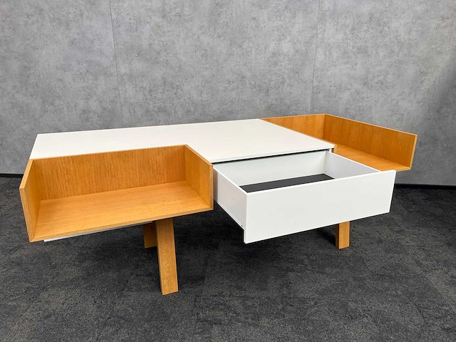 Asymmetrisch receptiemeubel - afbeelding 4 van  21