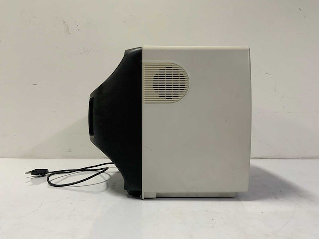 Atari en sharp sm124 en 1040st monitor en toetsenbord - afbeelding 11 van  18