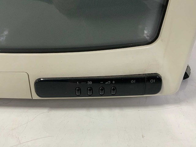 Atari en sharp sm124 en 1040st monitor en toetsenbord - afbeelding 13 van  18