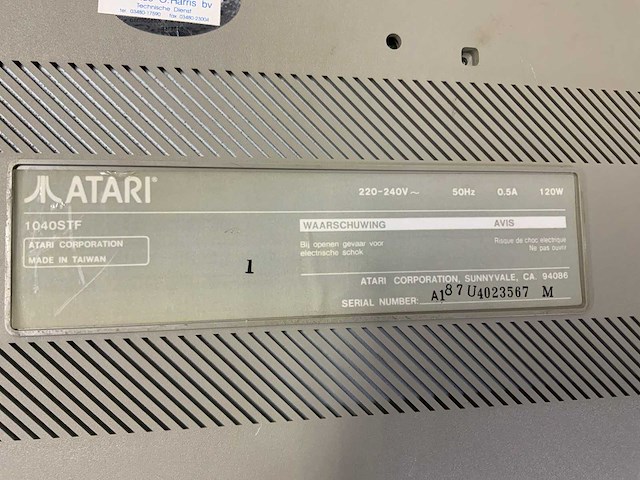 Atari en sharp sm124 en 1040st monitor en toetsenbord - afbeelding 18 van  18