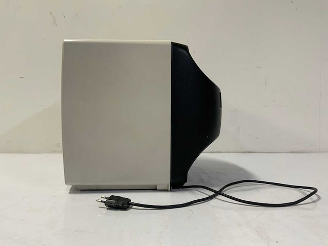 Atari en sharp sm124 en 1040st monitor en toetsenbord - afbeelding 9 van  18