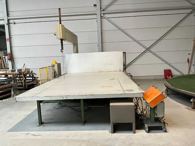 Atb verticale schuim snijmachine - afbeelding 2 van  6