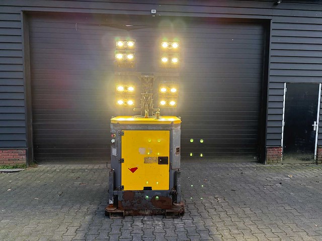 Atlas copco hilight b5+ telescopische lichtmast - afbeelding 1 van  11