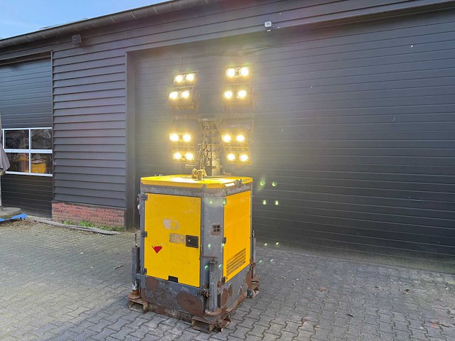 Atlas copco hilight b5+ telescopische lichtmast - afbeelding 4 van  11