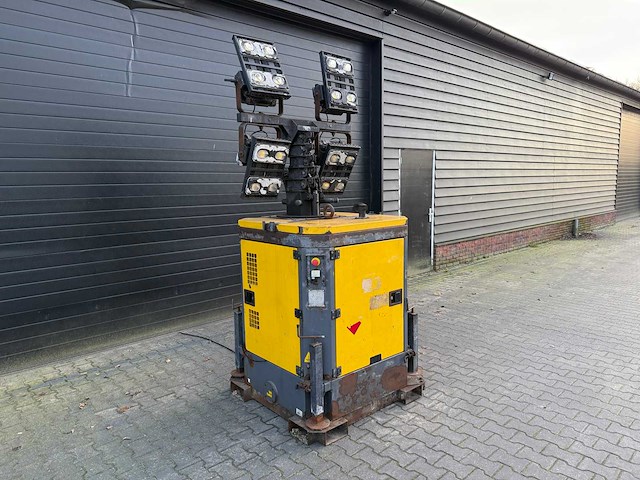 Atlas copco hilight b5+ telescopische lichtmast - afbeelding 10 van  10