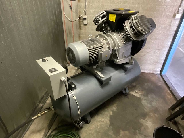 Atlas copco le15 10-uv tm 270 ce zuigercompressor - afbeelding 3 van  10