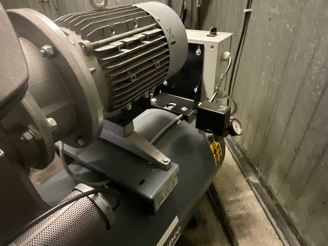 Atlas copco le15 10-uv tm 270 ce zuigercompressor - afbeelding 4 van  10