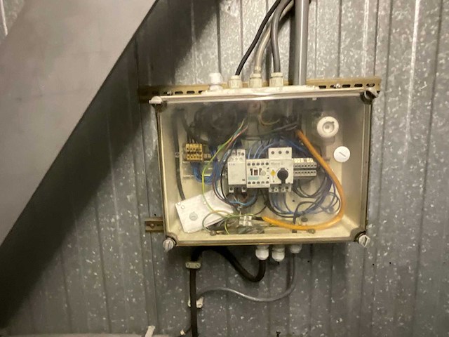 Atlas copco le15 10-uv tm 270 ce zuigercompressor - afbeelding 9 van  10
