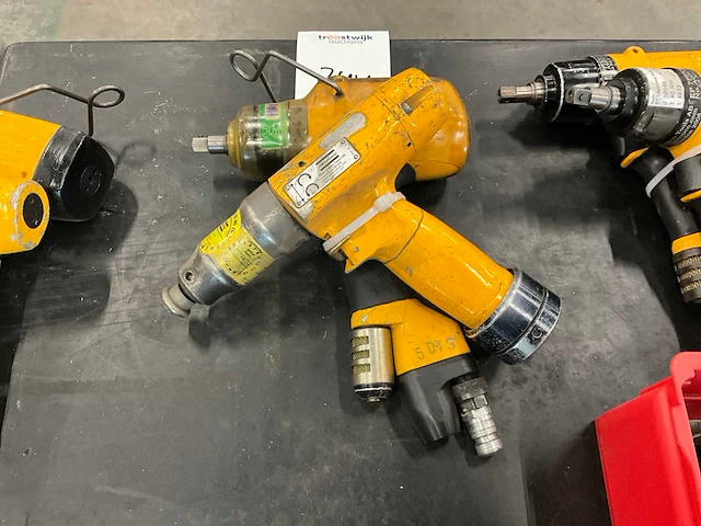 Atlas copco pneumatisch gereedschap (2x) - afbeelding 1 van  4