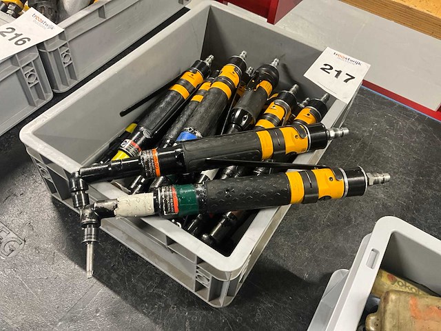 Atlas copco pneumatische haakse schroevendraaier (16x) - afbeelding 1 van  3