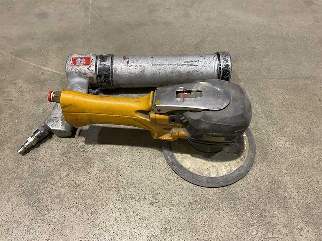 Atlas copco pneumatische handschuurmachine + kitspuit - afbeelding 1 van  3