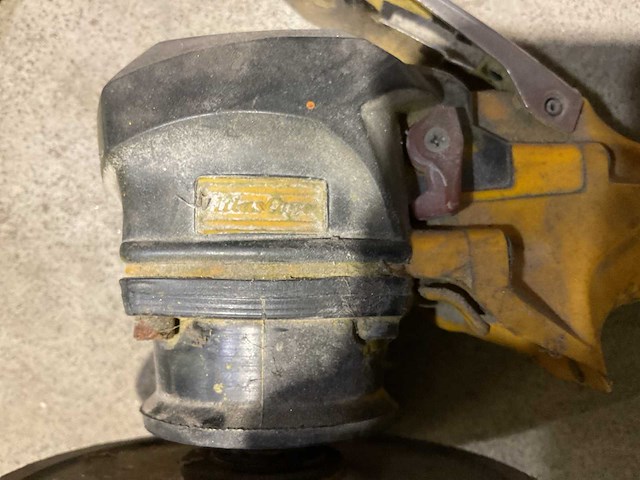 Atlas copco pneumatische handschuurmachine + kitspuit - afbeelding 3 van  3