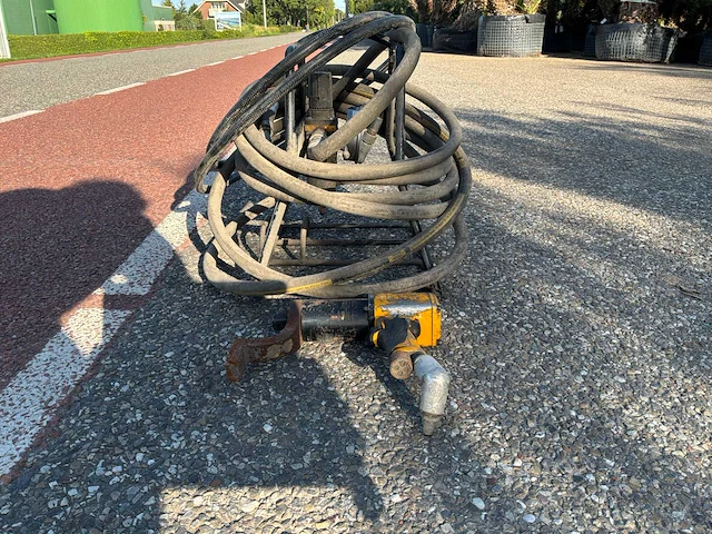 Atlas copco pneumatische momentsleutel en luchtunit. - afbeelding 4 van  11