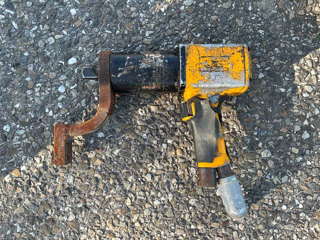 Atlas copco pneumatische momentsleutel en luchtunit. - afbeelding 10 van  11
