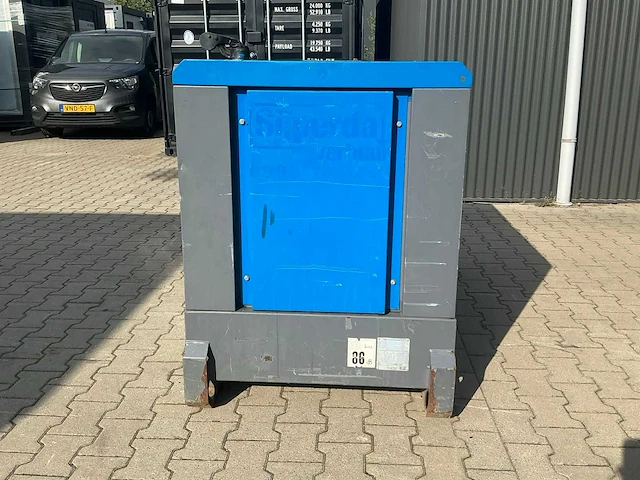 Atlas copco qas14 noodstroomaggregaat - afbeelding 9 van  13