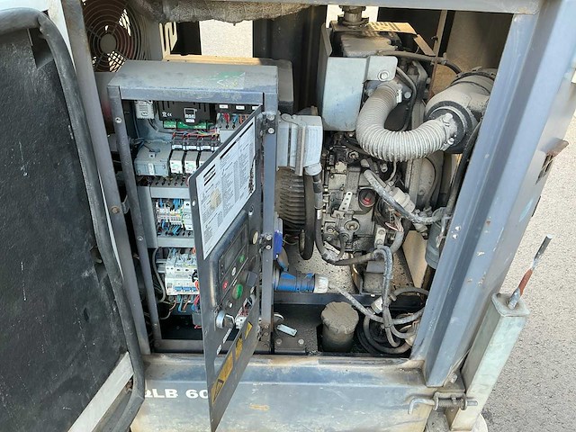 Atlas copco qlb60 stationaire lichtmast - afbeelding 11 van  14