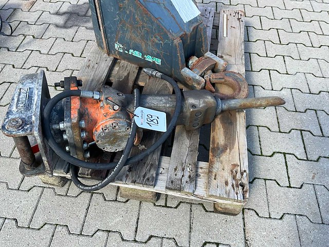 Atlas copco sb 102 hydraulische breekhamer - afbeelding 1 van  4
