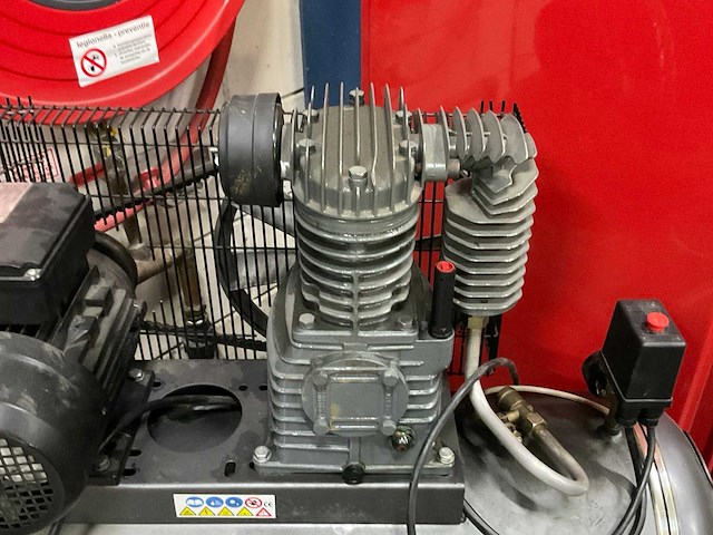 Atlas copco zuigercompressor - afbeelding 4 van  8